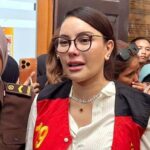 Nikita-Mirzani-menangis-di-dalam-ruang-sidang-saat-membacakan-nota-eksepsi
