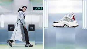 Tren sneakers futuristik